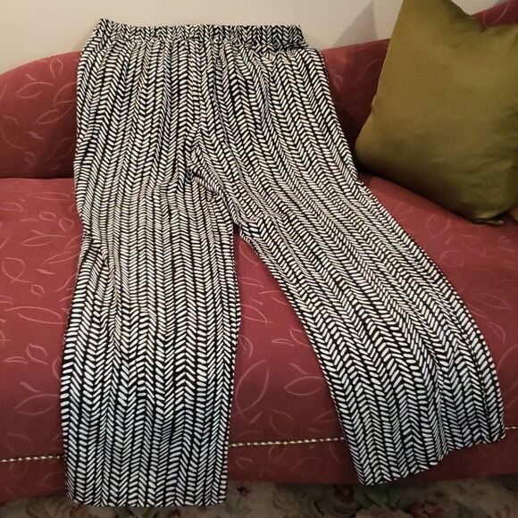 AGB Designer Wide Leg Black & White Pants - Picture 4 of 7